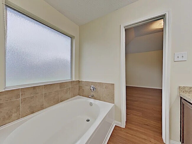 Foto del edificio - 4026 Hawthorn Glen Ct