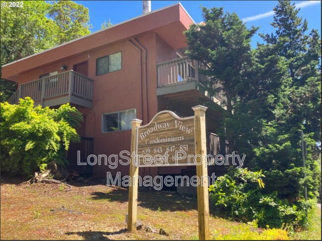 Foto del edificio - 851 SW Broadway Dr