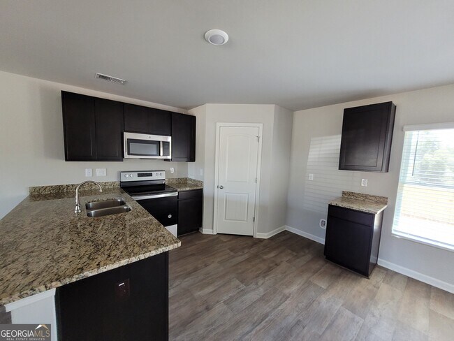 Building Photo - 161 Goodall Woods Dr
