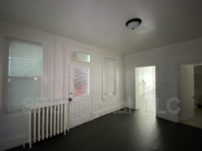 Foto del edificio - 839 E Market St