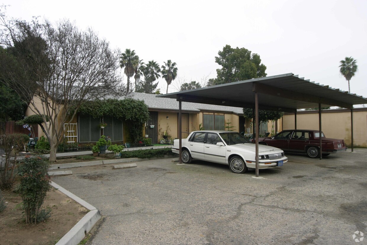 Building Photo - 1611 W Shields Ave