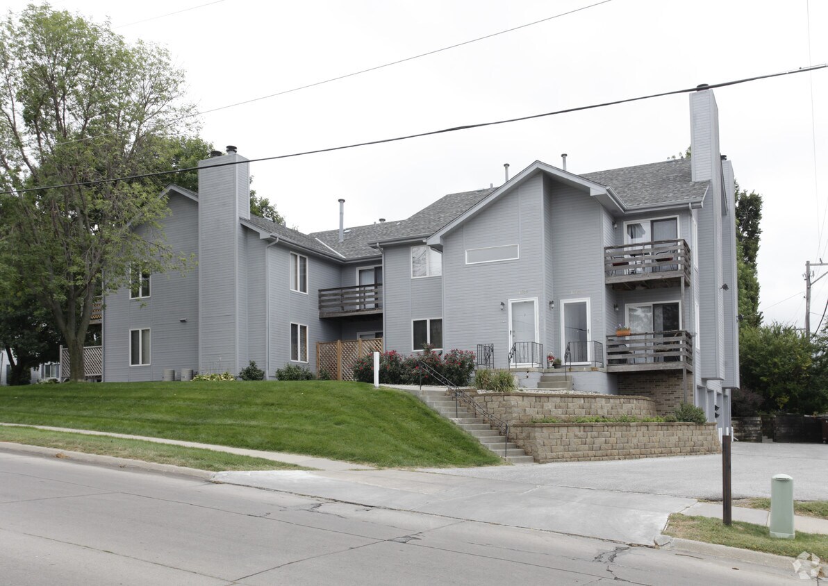 12309 Westwood Ln, Omaha, NE 68144 Apartments in Omaha, NE
