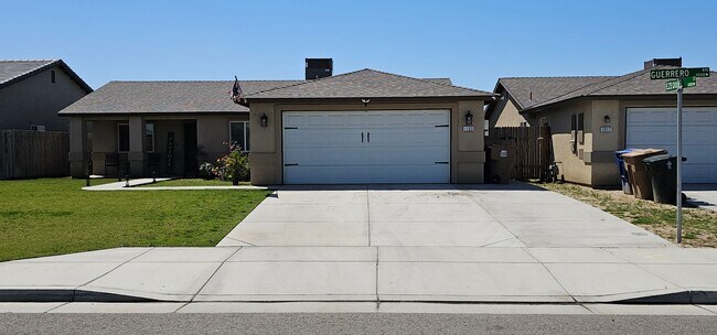 Foto del edificio - 3 Bed 2 Bath South Bakersfield Home