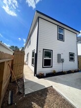 Building Photo - 7413 Shotwell St