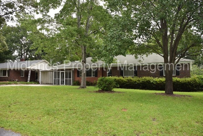 Building Photo - 146 Whispering Pines Circle