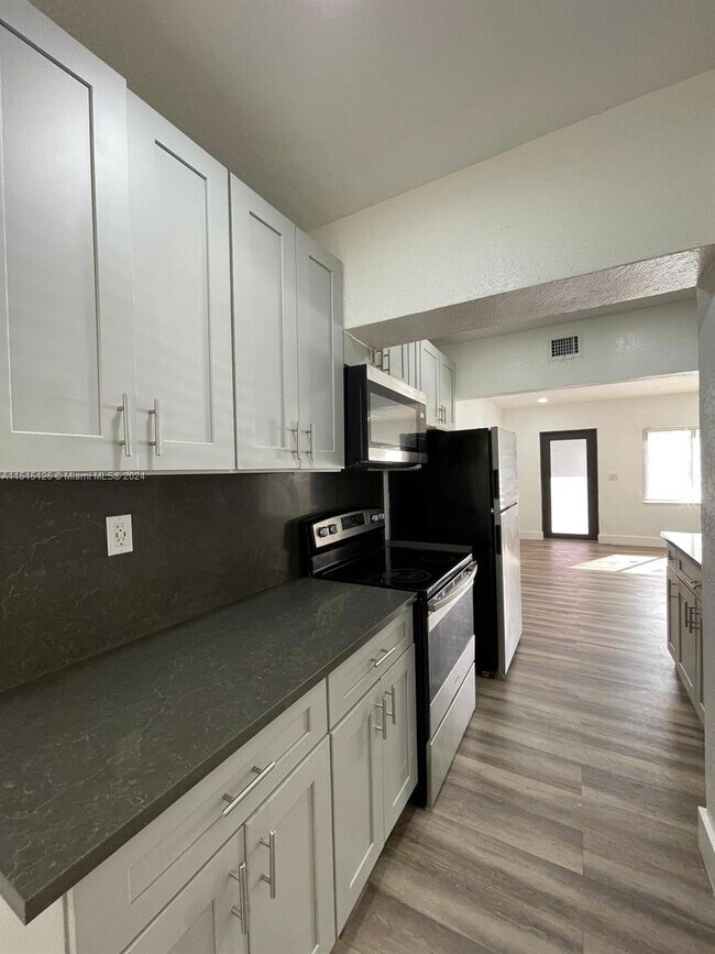 Foto del edificio - 485 NE 136th St