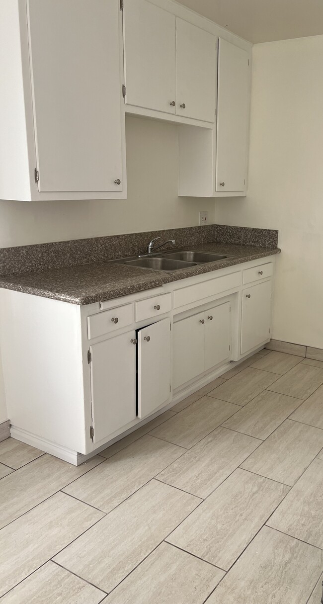 Kitchen - Santa Anita Apartments