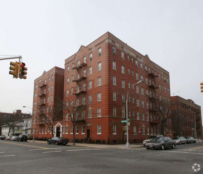 : 3X2.5, 1,304 ft², New York Ave - 1304 New York Ave