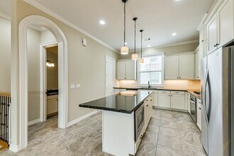 Building Photo - 11115 Olympia Dr
