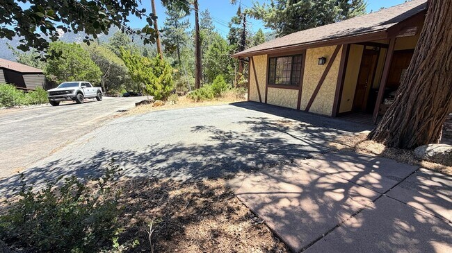 Building Photo - 54061 Linger Ln