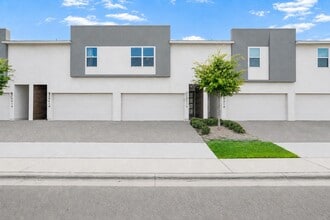 Building Photo - 9916 Bijan Dr