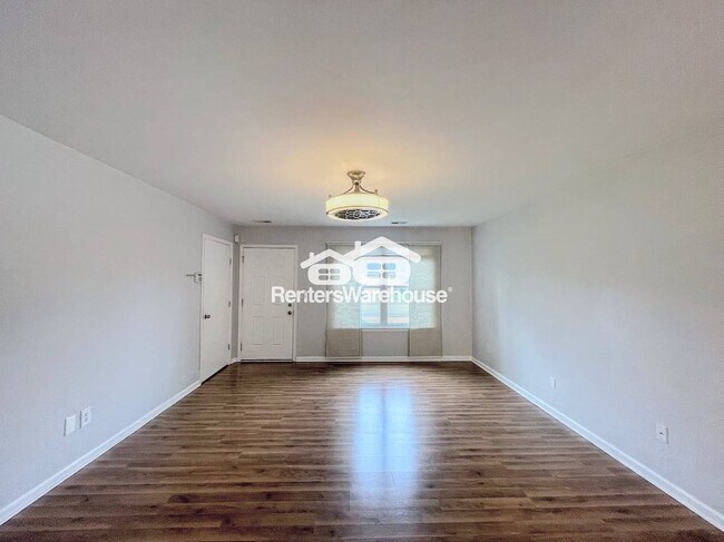 Building Photo - 1760 Pathfinder Dr
