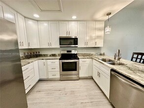 Building Photo - 6300 Royal Woods Dr