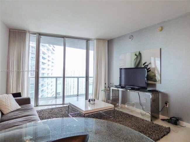 Building Photo - 495 Brickell Ave