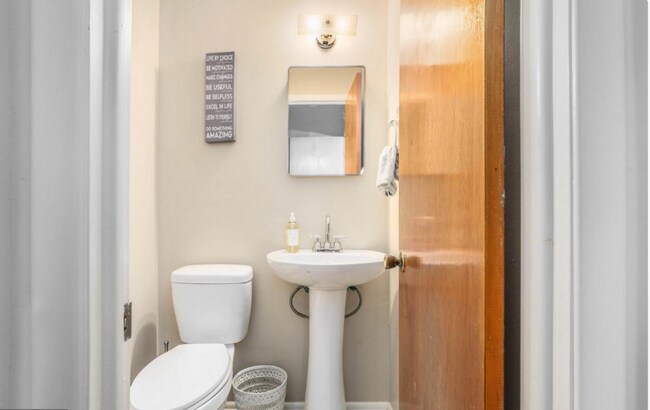 Foto del edificio - 630 Renz St