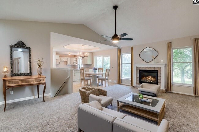 Building Photo - 915 Wheatland Dr