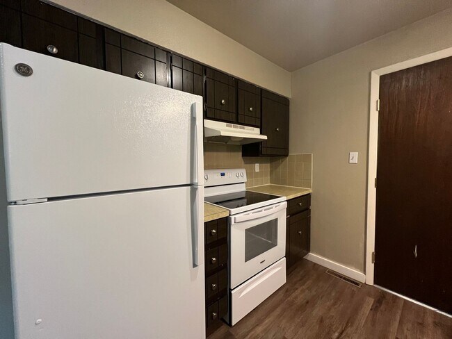 Foto del edificio - 3 bedroom 1.5 Bathroom Duplex Available Now!