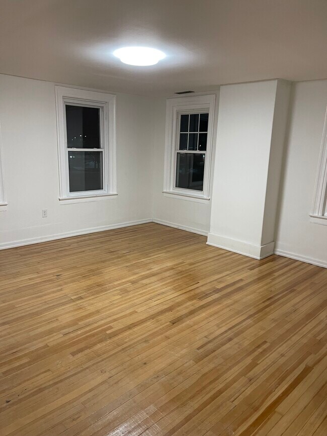 Sala de estar - 326 Cottage Grove Rd