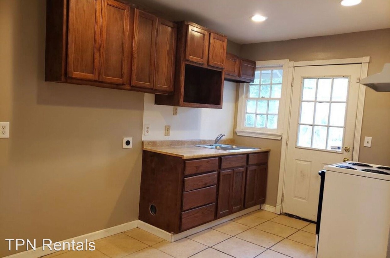 Building Photo - 2 br, 1 bath House - 126 E. Olive