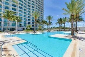 Foto del edificio - 3000 Oasis Grand Blvd