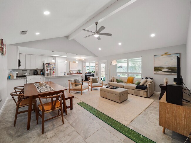 Foto del edificio - 5014 Mary Lou Dr