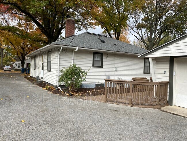 Foto del edificio - 5869 Indianola Ave