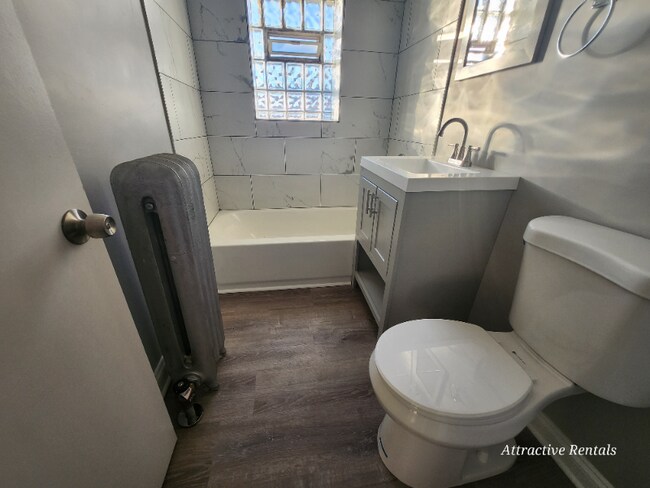 Foto del edificio - 652 E 81st St
