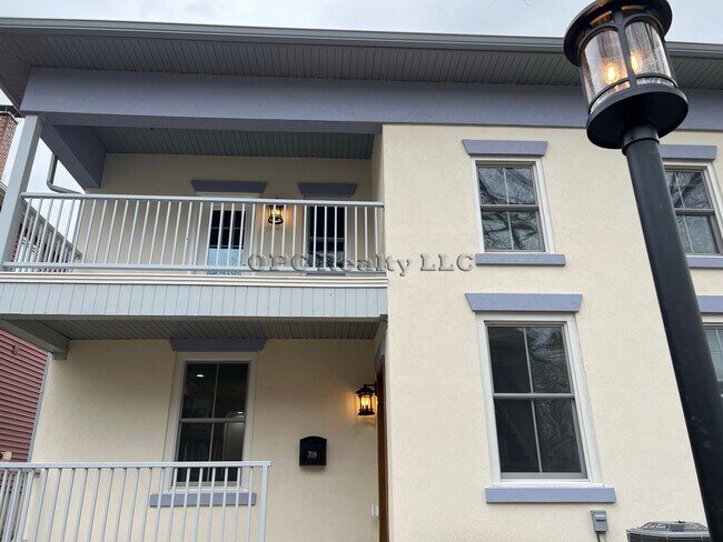 Foto del edificio - 709 Webster St
