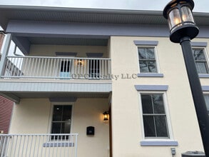 Building Photo - 709 Webster St