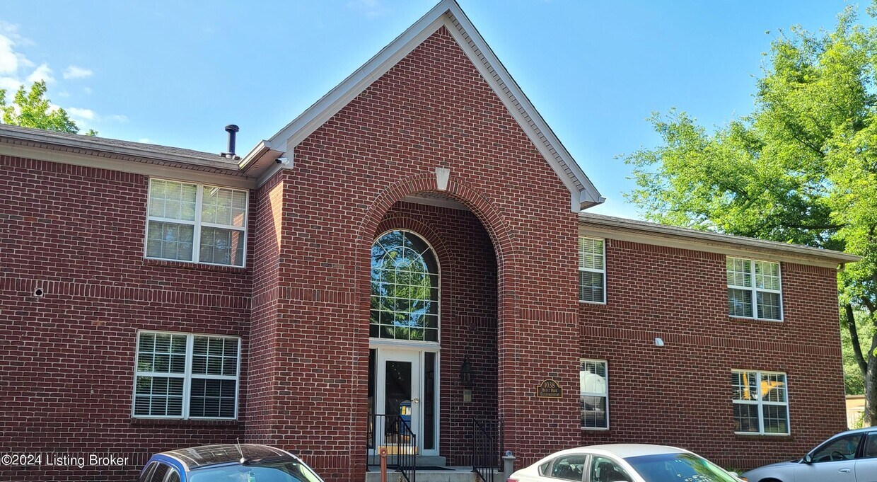 Primary Photo - 1038 Brent St