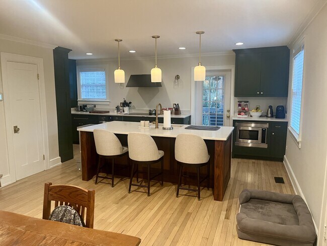 Foto del edificio - 7501 Three Chopt Rd