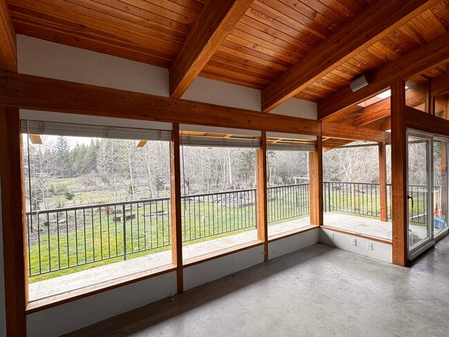 Building Photo - 1425 Benzon Crescent