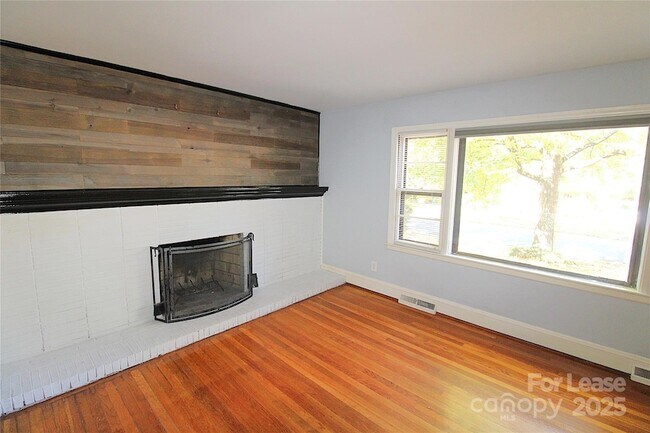 Foto del edificio - 3517 Carlyle Dr
