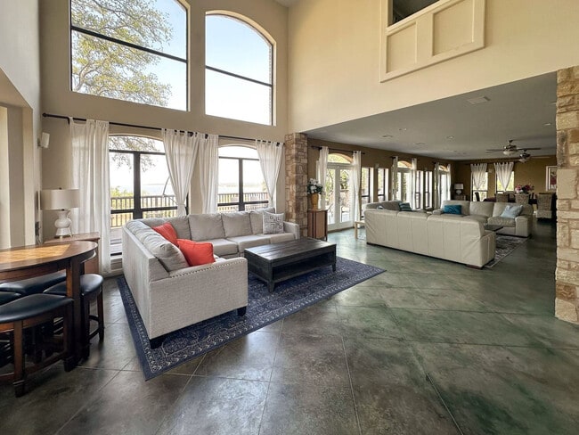 Building Photo - 206 Forest Dr