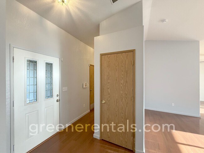 Foto del edificio - 3BR/2BA Rambler with 2-Car Garage in Yelm!