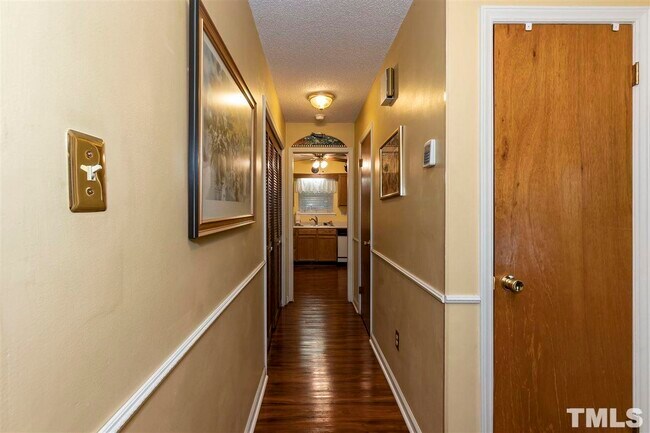 Building Photo - 831 Shari Ct