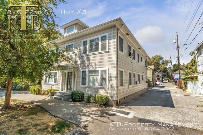 Building Photo - 816 22nd St