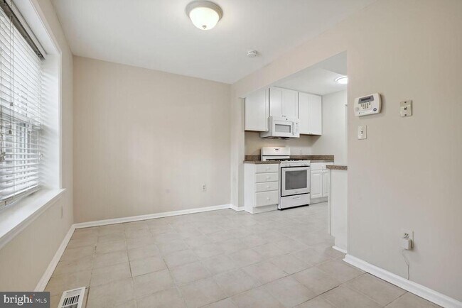 Foto del edificio - 1535 Chatham Colony Ct