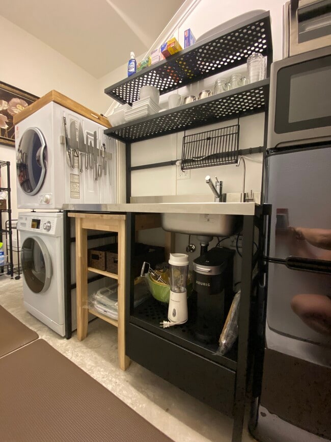 Washer/Dryer, Keurig/Blender - 4130 Santa Fe Dr