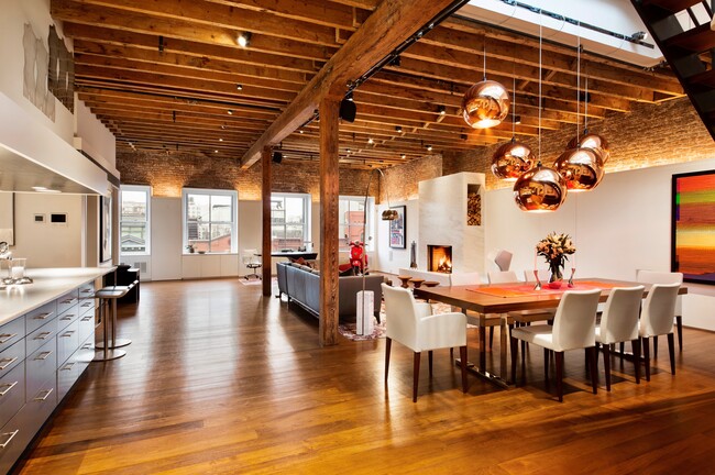 Building Photo - Prime SoHo - Stunning PH Loft with Roof