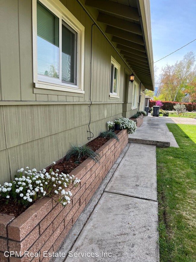 Building Photo - 3 br, 2 bath House - 689 S. Modoc Ave.