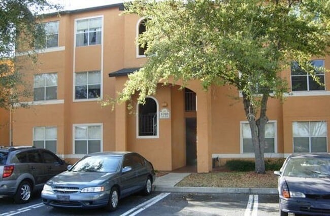 V715 - V715 Apartment
