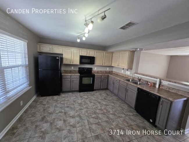 Foto del edificio - 3714 Iron Horse Court