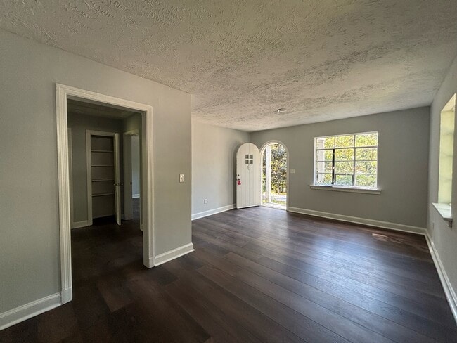 Foto del edificio - 1406 Briarcliff Dr