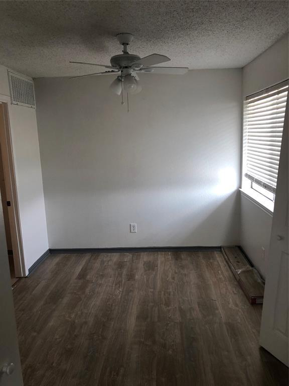 Foto del edificio - 9807 Walnut St