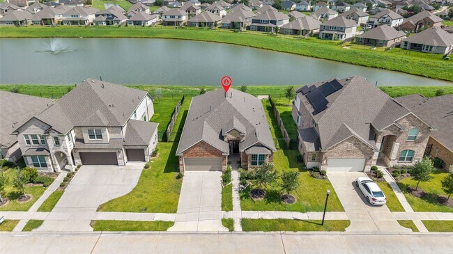 Foto del edificio - 77 Carmel Dr