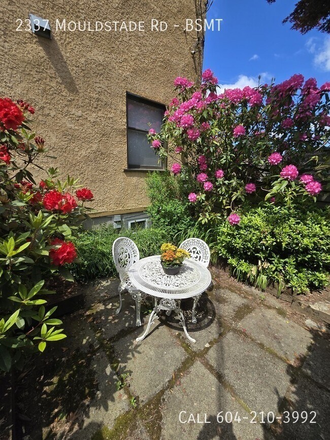 Photo du bâtiment - Cozy Basement Suite - Utilities Included