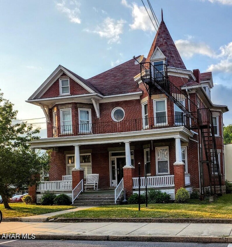 233 E Pitt St, Bedford, PA 15522 House Rental in Bedford, PA