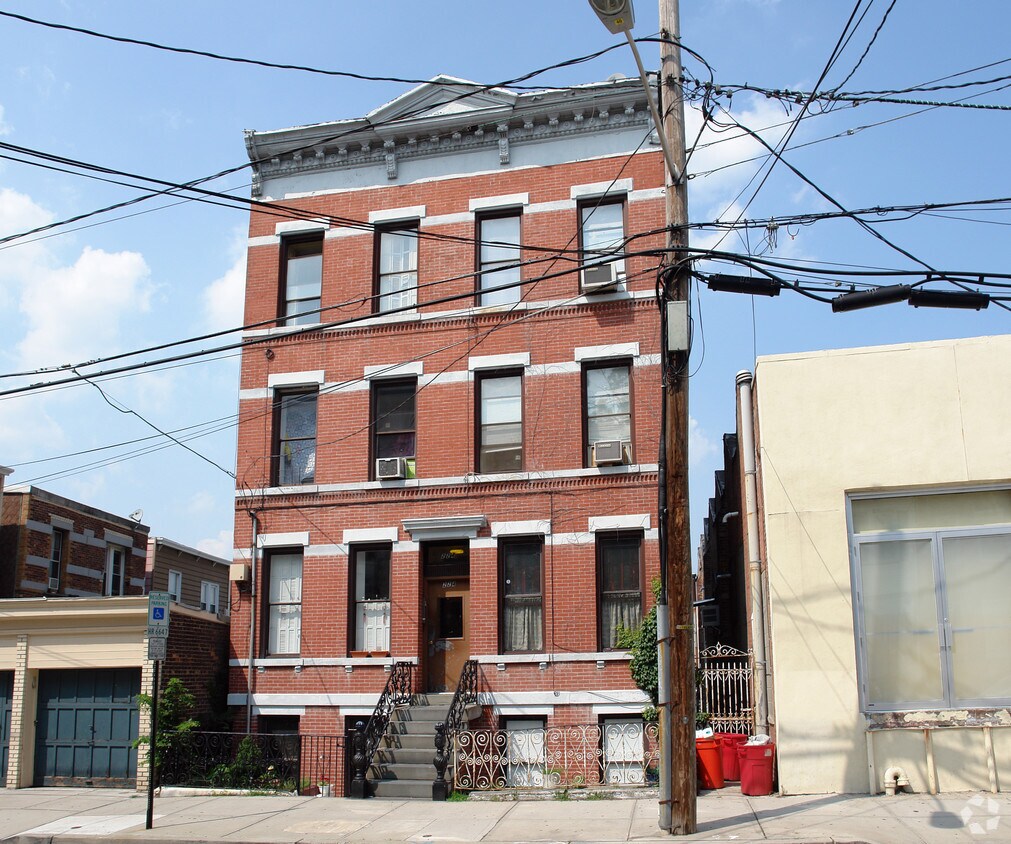 Building Photo - 224 19th St