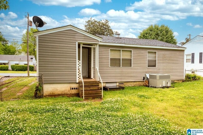 Building Photo - 8708 Sunset Dr